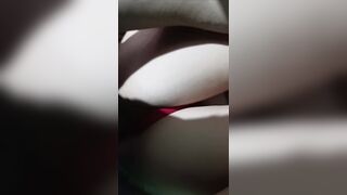 Chupándole el pene a mi vecino y mi vibrator