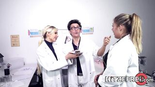HITZEFREI Dr Mia Blow masturbates in the office
