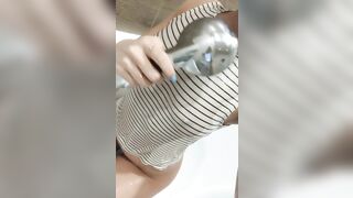 Curvy Playgirl Soaks Reservoir Top in Shower