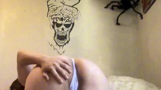 Masturbandome solita en casa