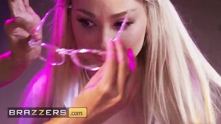 BRAZZERS - Breathtaking Waitress Dan Dangler Becomes A Seductive Star With Assist From Veteran Strippers