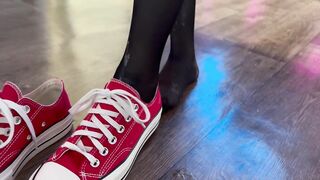 girl in nylons sucks a thick rod and spits on her feet. moist nylon feet