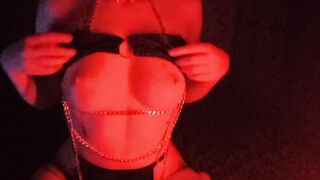 Don't u wanna bang underneath a red light?