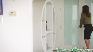 Redhead vixen licks her inexperienced stepdaughters pussy