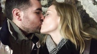 Reto. Mi novia se besa con una chica.