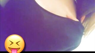 Je me caresse les seins 