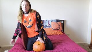 The Superlatively good Halloween Specific Ever, Transgirl Screws Pumpkin
