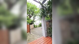 เย็ดกันอยู่หน้าบ้านเกือบโดนจับได้