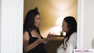 U wanna make a one final lesbo memory in your old room?