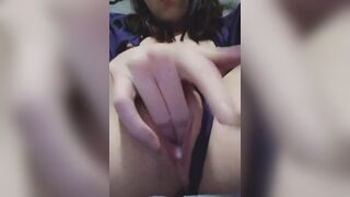 finger screwing her constricted vagina until creamy ending ????