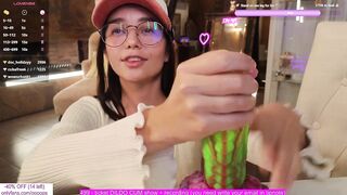 CUTE BEAUTY MASTURBATES A FROG