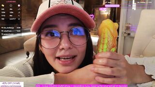 CUTE BEAUTY MASTURBATES A FROG