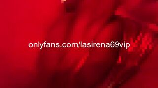 LaSirena Rubs Her Snatch Below Red Lights