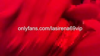 LaSirena Rubs Her Snatch Below Red Lights