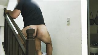 Cogiendo con mi mujer en la escalera de la casa