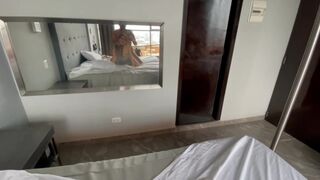 Me encanta follar en cuartos de hotel, puedo gemir todo lo que quiera