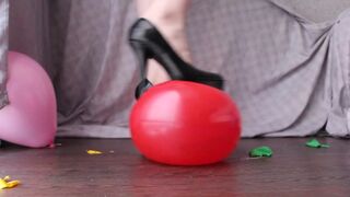 POP BALLOONS WITH FEET IN EBONY HIGH-HEELED SHOES FETISH SLENDER BEAUTY ASMR