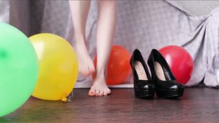 POP BALLOONS WITH FEET IN EBONY HIGH-HEELED SHOES FETISH SLENDER BEAUTY ASMR