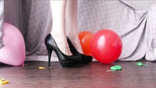 POP BALLOONS WITH FEET IN EBONY HIGH-HEELED SHOES FETISH SLENDER BEAUTY ASMR