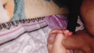 I imagine that my hand is the pussy of the angel I like and I permeate her well