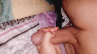 I imagine that my hand is the pussy of the angel I like and I permeate her well