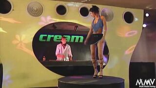 Kinga is not just a hawt name ... but watch for yourself