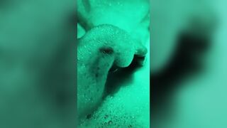 Sega con i piedi nella jacuzzi