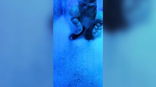 Sega con i piedi nella jacuzzi