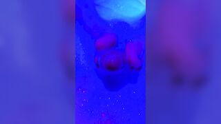 Sega con i piedi nella jacuzzi