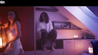 Горячая Милфа трахнулась с Домовым в ночь на Хэллоуин