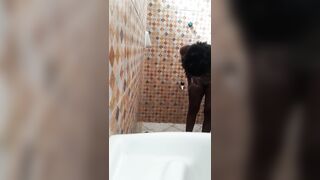 Fell down during the time that trying to twerk inside baths????