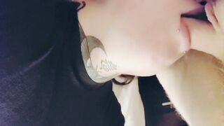 hawt rock bitch let's me use her mouth as a fucktoy