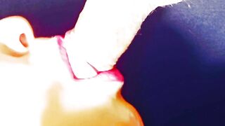 Primer plano la mejor chupada en los labios mas sexys