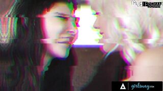 GIRLSWAY - mother I'd like to fuck Kylie Le Beau Relieves Ember Snow With Snatch & Butt Eating - SPANISH SUBTITLES