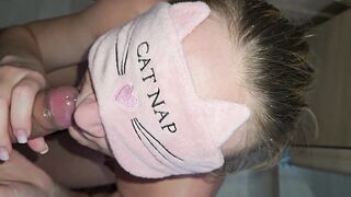 Succhio il suo grosso cazzo e bacio il mio ragazzo con la bocca piena di sperma!