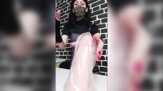 моё знакомство с дилдо на присоске я назвала его Гоша в честь Гоши ахах )) from hawt mother i'd like to fuck GinnaGg