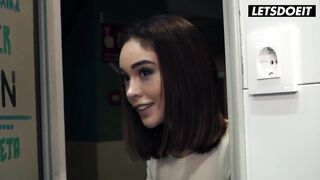 Ginebra Bellucci Fell In Love With Jesus Reyes's Large Ebony Rod At 1st Sight - SLUTTY HOSTEL