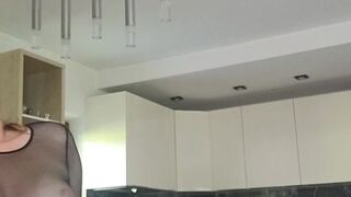 Robiłam śniadanie w hawt bieliźnie a on dorwał mnie i zerrżął na stole