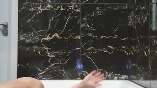 Who knew bathtubs were SO PLEASURE!