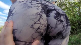 PAWG Stepsister lets Me Touch Her Large Butt in Constricted Leggings Public