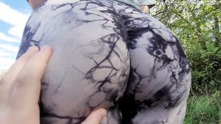 PAWG Stepsister lets Me Touch Her Large Butt in Constricted Leggings Public