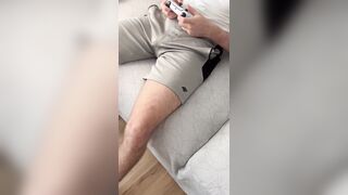 Meine Stiefschwester probiert zum ersten Mal mein Sperma