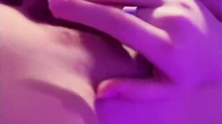 КРАСИВАЯ ШКОЛЬНИЦА КОНЧАЕТ ОТ ПАЛЬЧИКОВ, БОЖЕ КАК ОНА ХОРОША