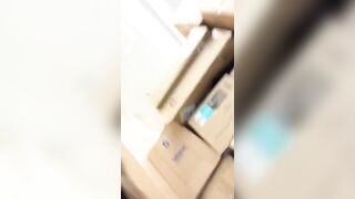 Mamma shows her butt at work