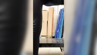 Mamma shows her butt at work