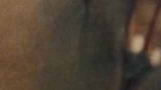 Un collègue m'a surpris en teach de jouer avec ma chatte lors d'un journey d'affaires ????