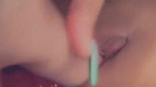 Kinky wench has some quick pleasure