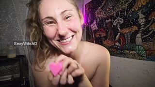 See SexyWifeAd Place in a plug During the time that Overspread in a Giant Facial