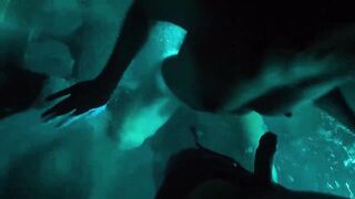 wife screws her toy in the hawt tub in public