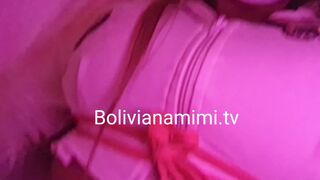 Numa viagem de 10 horas nao aguentei mais o tesao e me masturbei no banheiro do aviao ate gozar